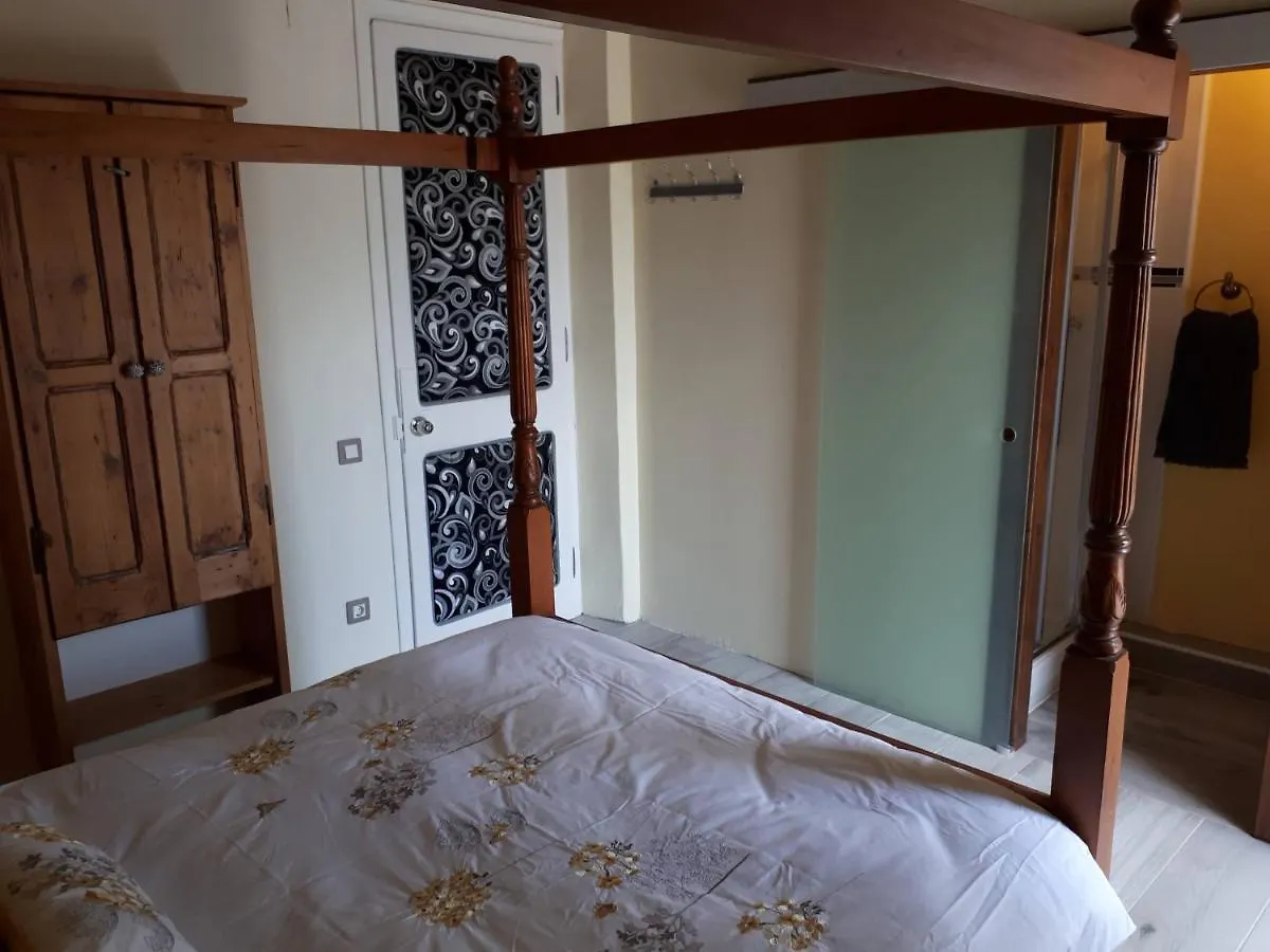 Casa De Bello Tortosa 0*,